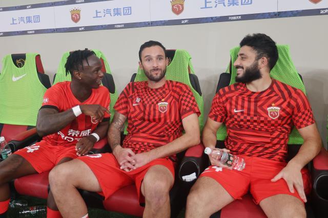 华体会官方网站-平科乐不思蜀：家人8月搬到上海 年底要在海港夺冠