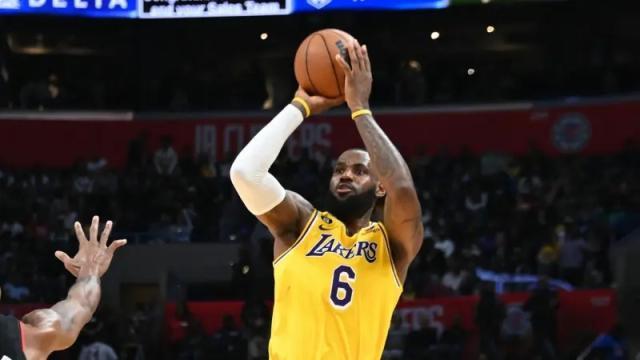 詹姆斯半场耻辱表现 湖人德比告负丧失前六主动权